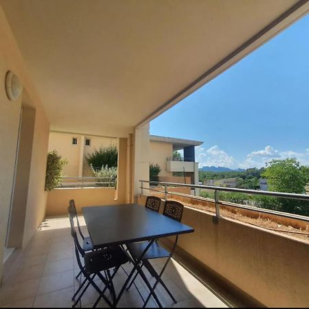 Location D'Un Superbe Appartement Avec Piscine Рокбрюн-сюр-Аржан Экстерьер фото