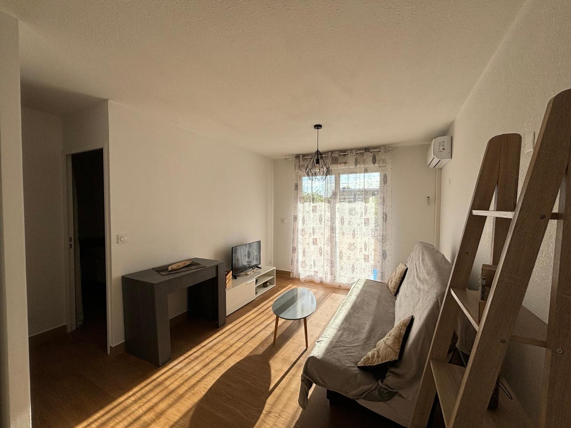 Location D'Un Superbe Appartement Avec Piscine Рокбрюн-сюр-Аржан Экстерьер фото