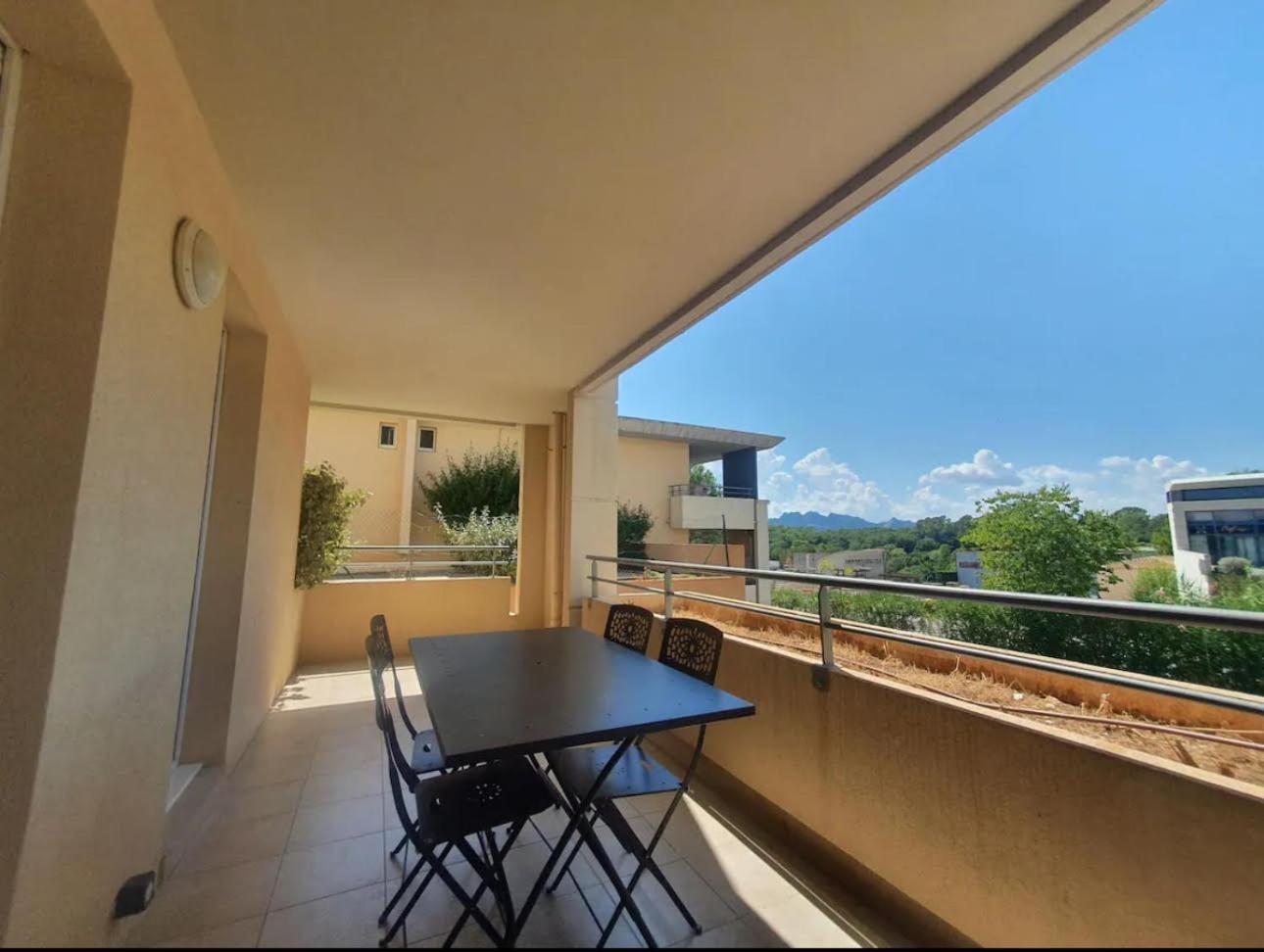 Location D'Un Superbe Appartement Avec Piscine Рокбрюн-сюр-Аржан Экстерьер фото