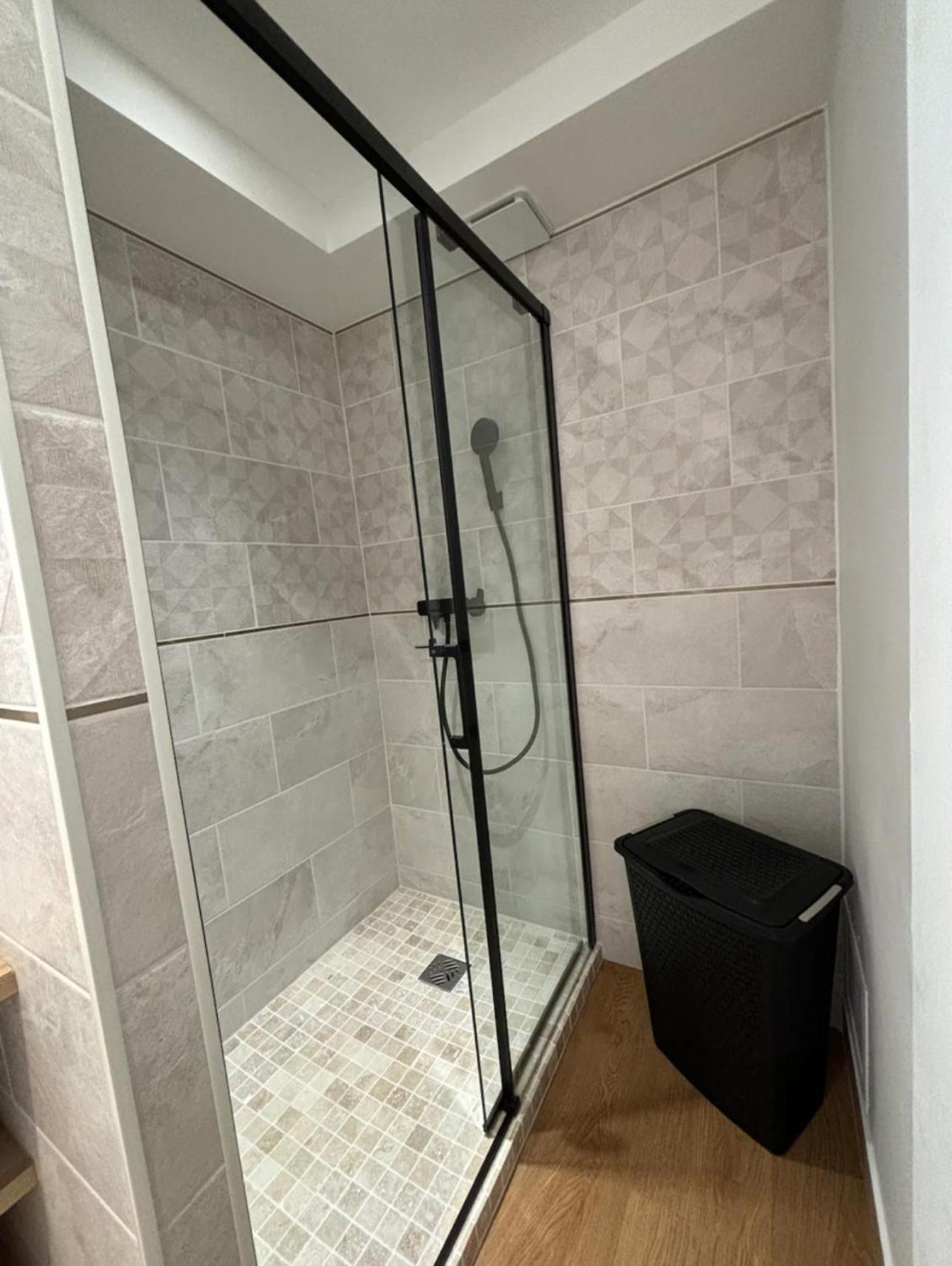 Location D'Un Superbe Appartement Avec Piscine Рокбрюн-сюр-Аржан Экстерьер фото